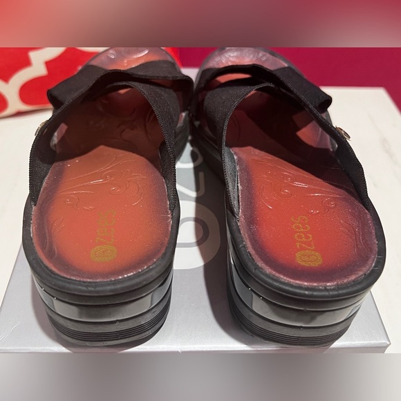 Bzees Black Women's Sandals - Picture 5 of 8